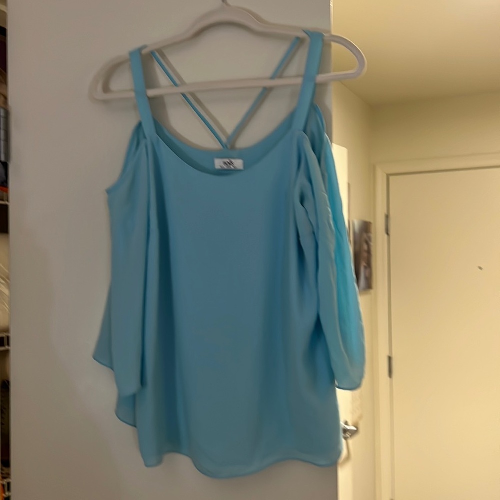 Beautiful chivon blouse size uk fits like a medium here